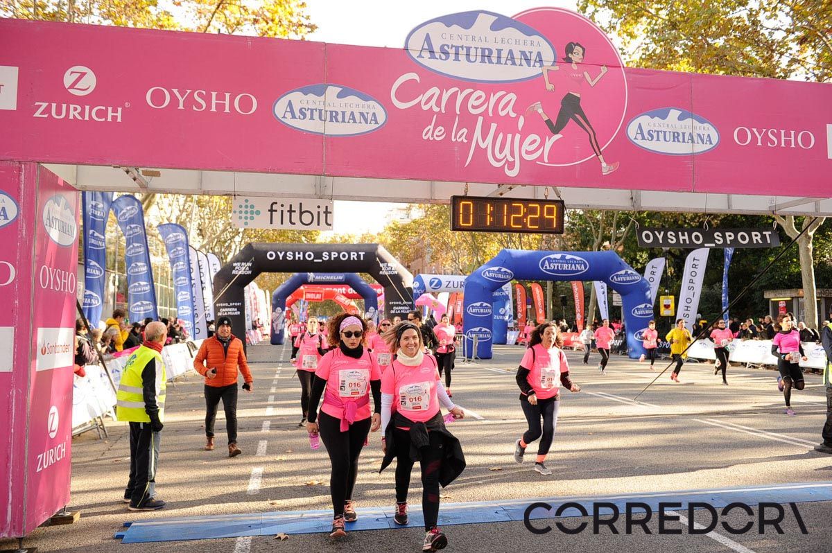 Llegada de la Carrera de la Mujer de Barcelona (ARCO IZQUIERDO 45)