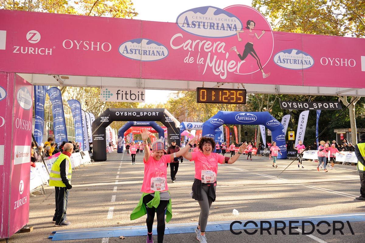 Llegada de la Carrera de la Mujer de Barcelona (ARCO IZQUIERDO 45)