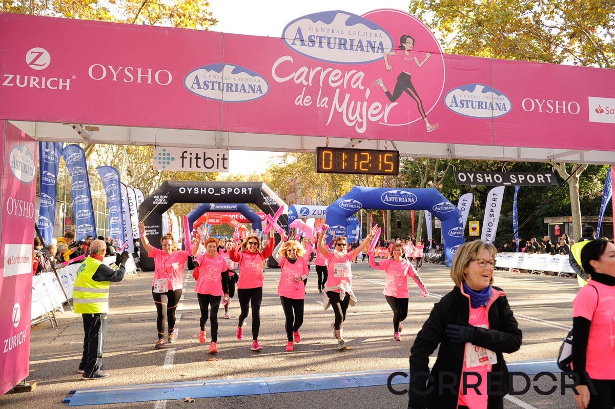 Llegada de la Carrera de la Mujer de Barcelona (ARCO IZQUIERDO 44)