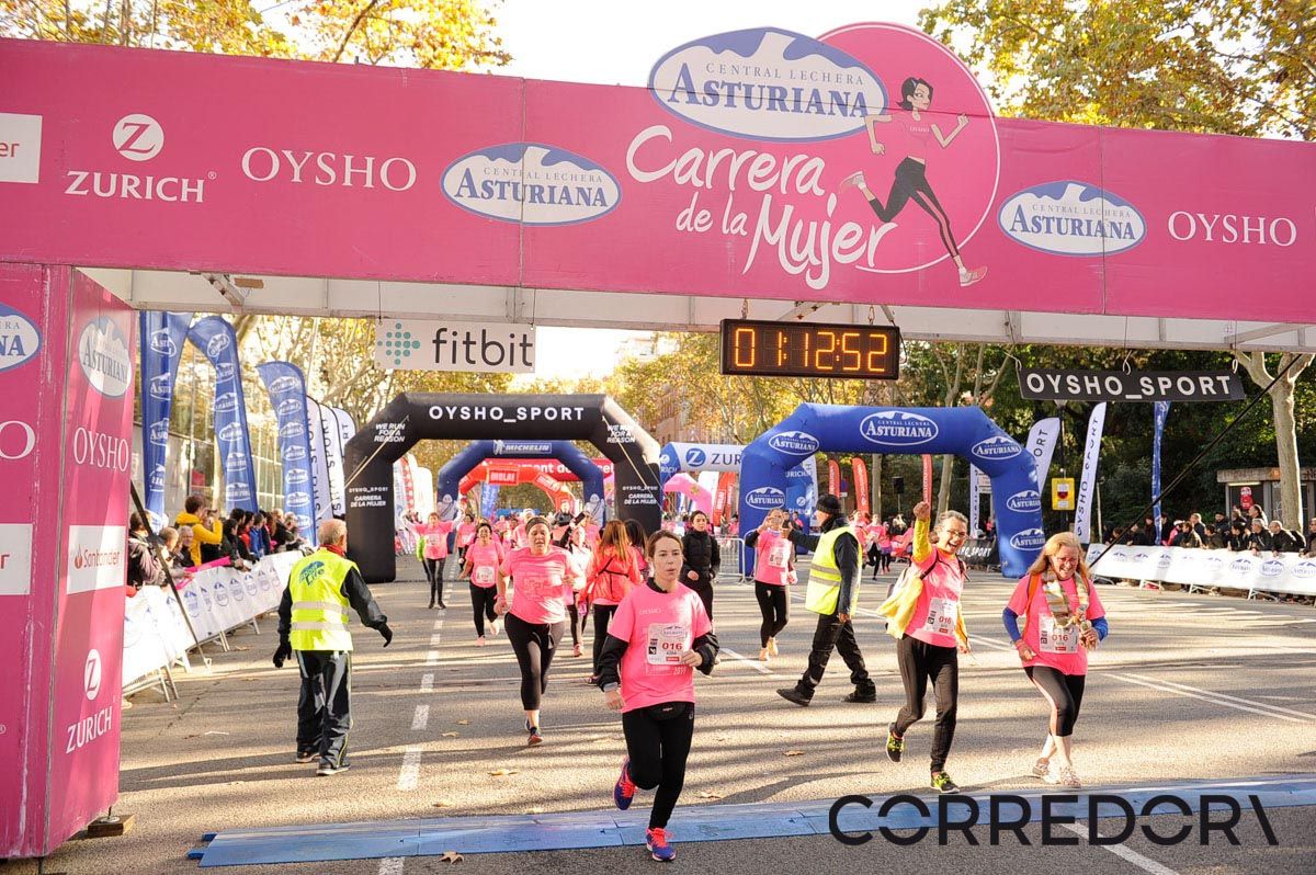 Llegada de la Carrera de la Mujer de Barcelona (ARCO IZQUIERDO 45)