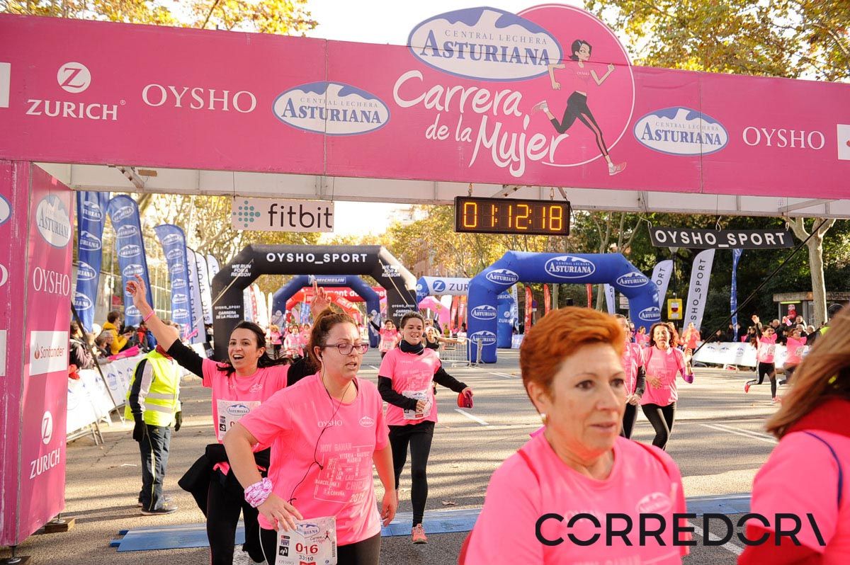 Llegada de la Carrera de la Mujer de Barcelona (ARCO IZQUIERDO 45)