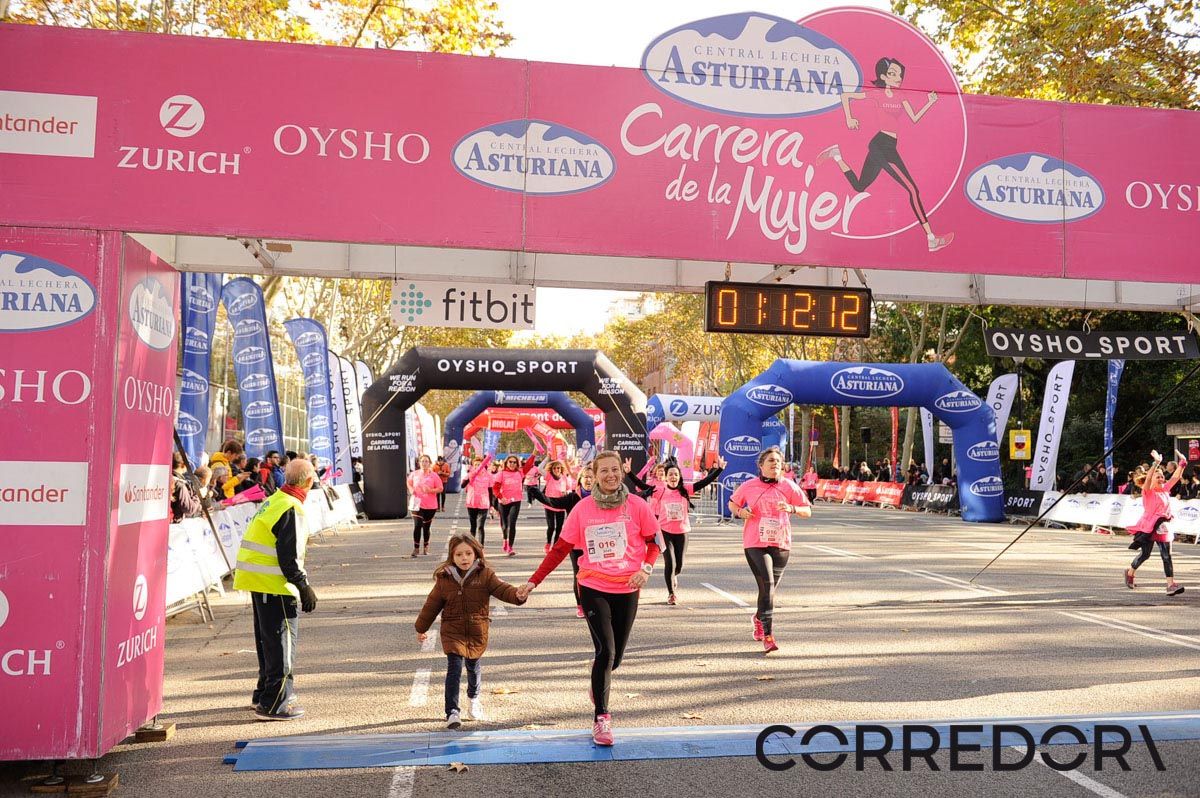 Llegada de la Carrera de la Mujer de Barcelona (ARCO IZQUIERDO 44)