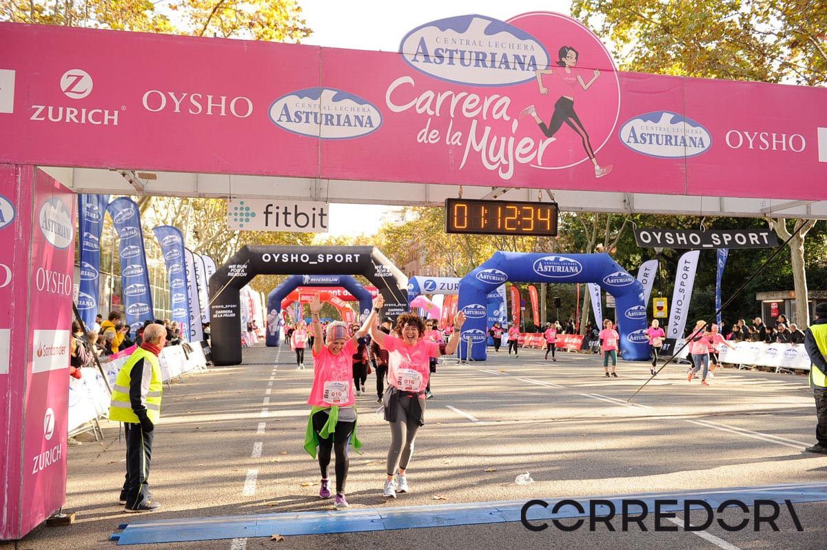 Llegada de la Carrera de la Mujer de Barcelona (ARCO IZQUIERDO 45)