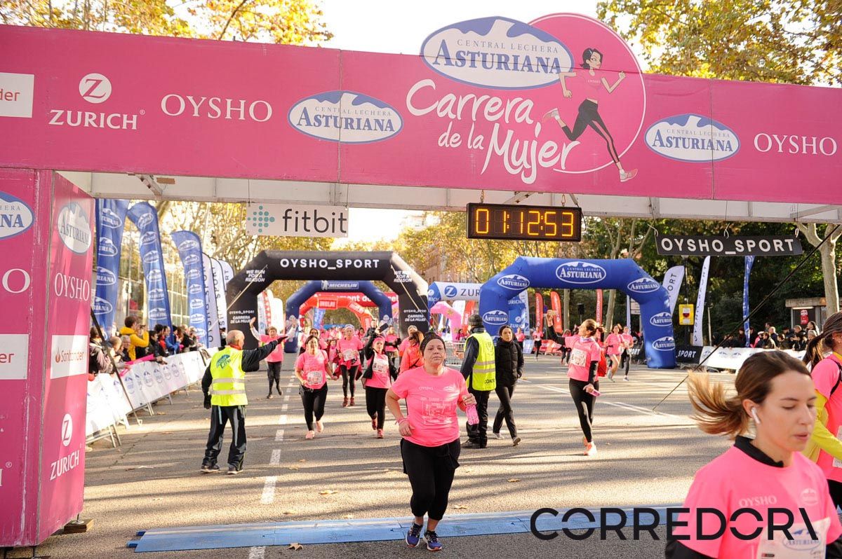 Llegada de la Carrera de la Mujer de Barcelona (ARCO IZQUIERDO 45)