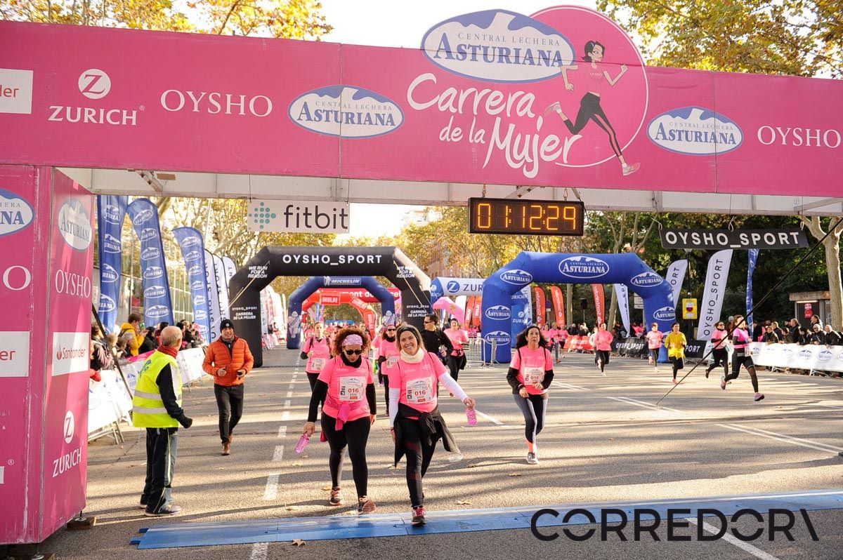 Llegada de la Carrera de la Mujer de Barcelona (ARCO IZQUIERDO 45)