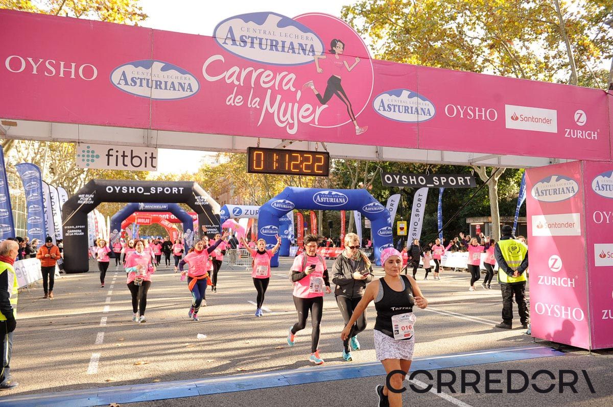Llegada de la Carrera de la Mujer de Barcelona (ARCO IZQUIERDO 45)