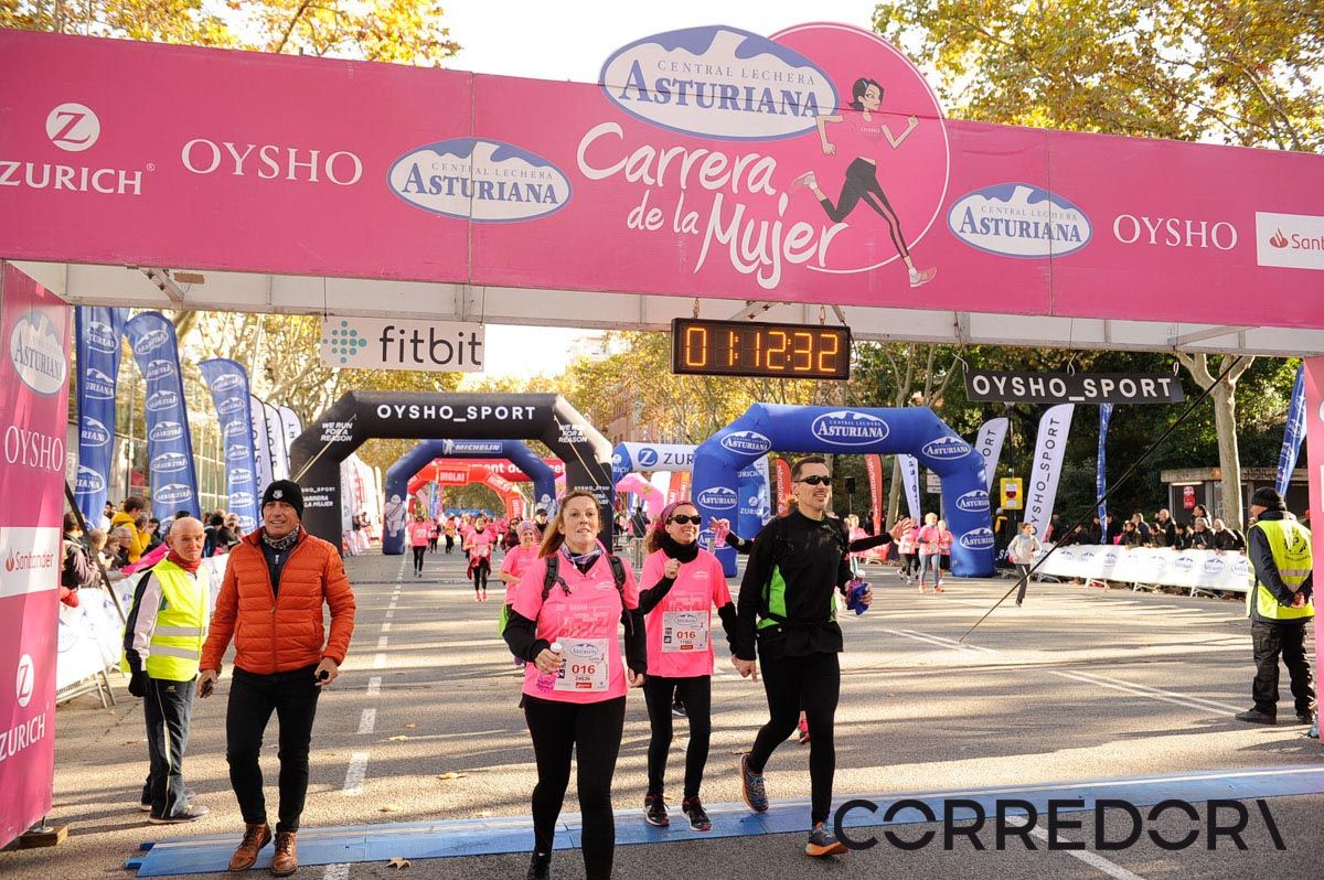 Llegada de la Carrera de la Mujer de Barcelona (ARCO IZQUIERDO 45)