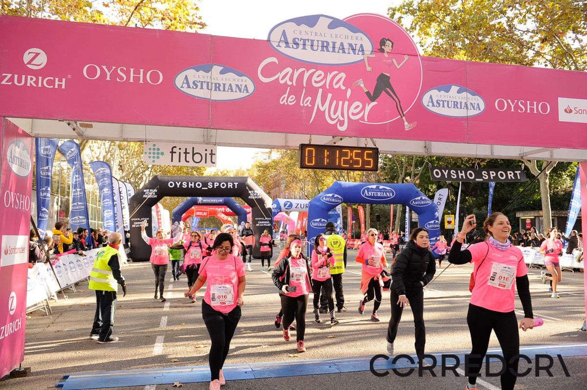 Llegada de la Carrera de la Mujer de Barcelona (ARCO IZQUIERDO 45)