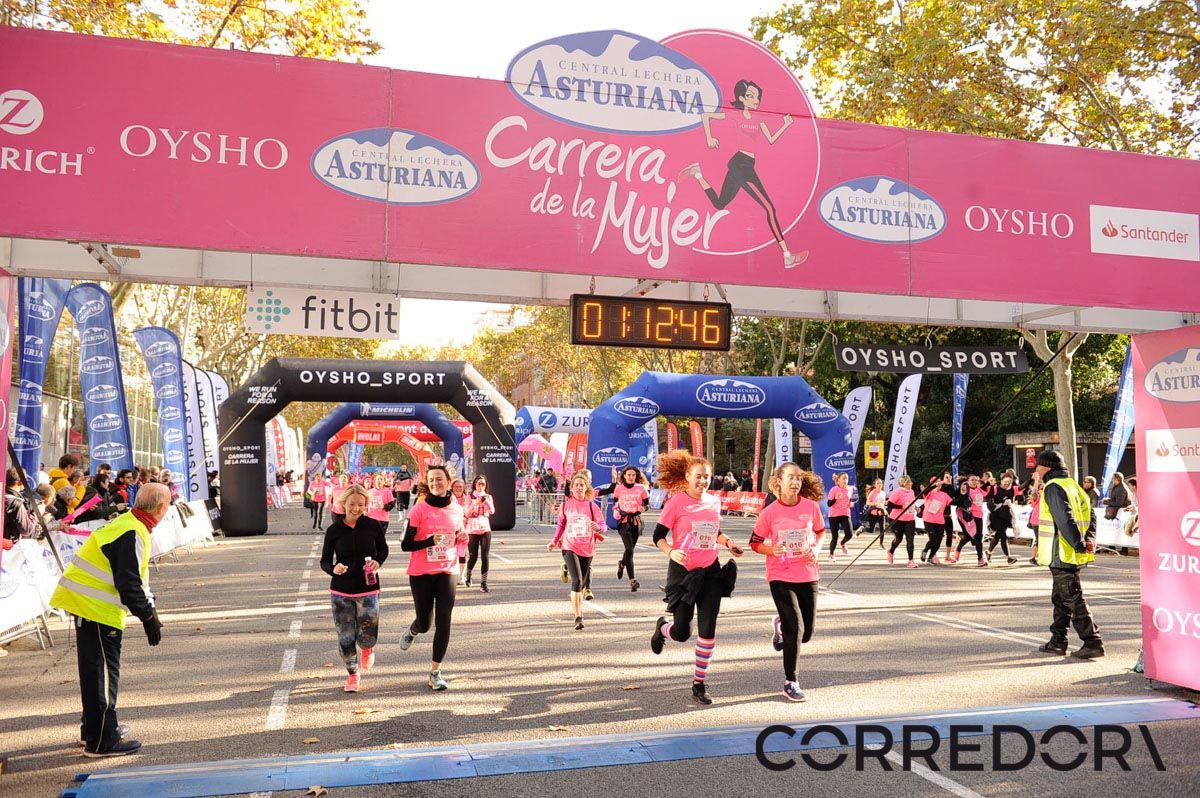 Llegada de la Carrera de la Mujer de Barcelona (ARCO IZQUIERDO 45)