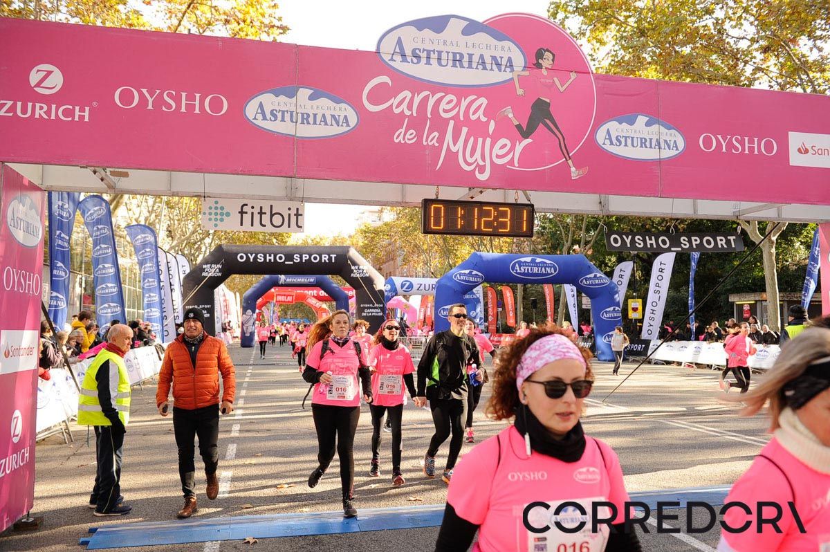 Llegada de la Carrera de la Mujer de Barcelona (ARCO IZQUIERDO 45)