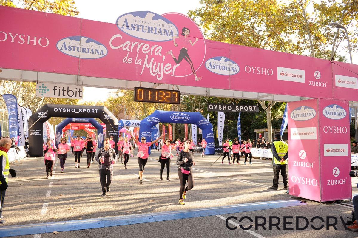 Llegada de la Carrera de la Mujer de Barcelona (ARCO IZQUIERDO 46)