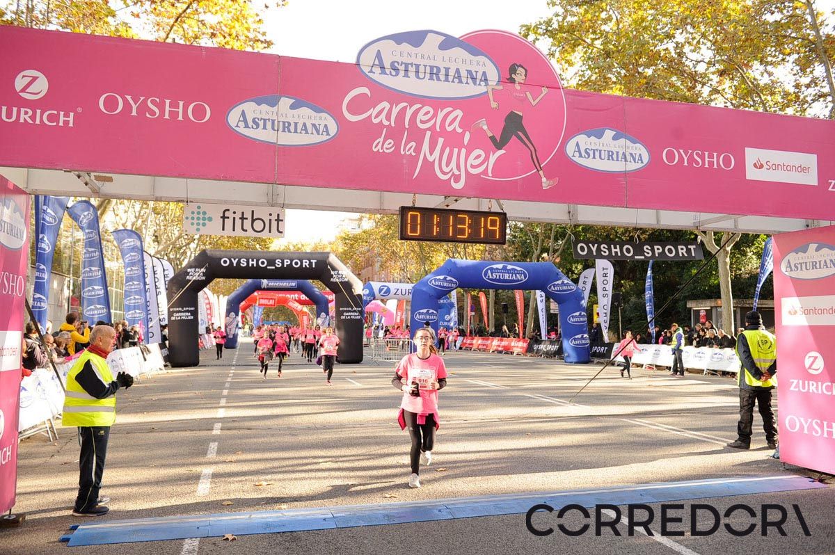 Llegada de la Carrera de la Mujer de Barcelona (ARCO IZQUIERDO 46)