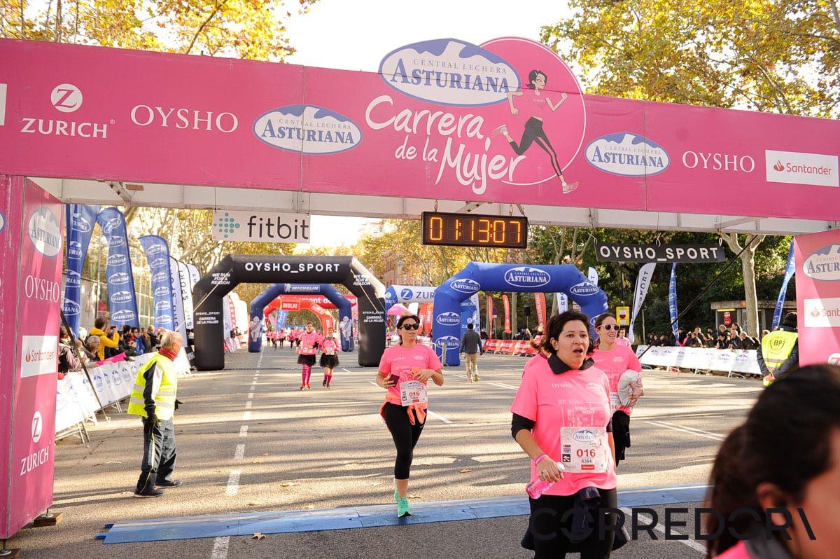 Llegada de la Carrera de la Mujer de Barcelona (ARCO IZQUIERDO 46)