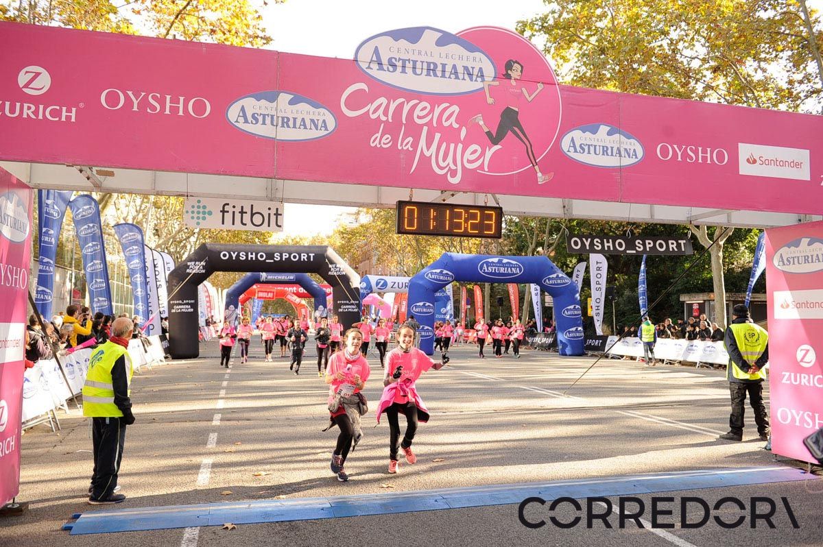 Llegada de la Carrera de la Mujer de Barcelona (ARCO IZQUIERDO 46)
