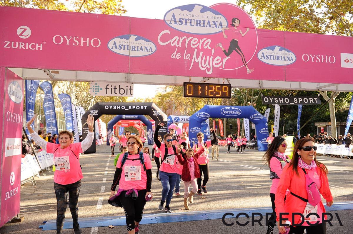 Llegada de la Carrera de la Mujer de Barcelona (ARCO IZQUIERDO 45)