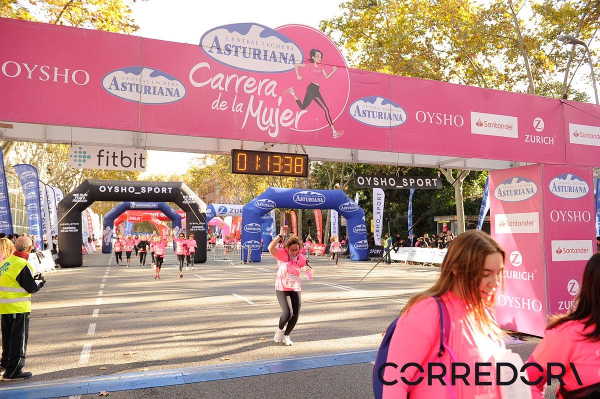 Llegada de la Carrera de la Mujer de Barcelona (ARCO IZQUIERDO 46)