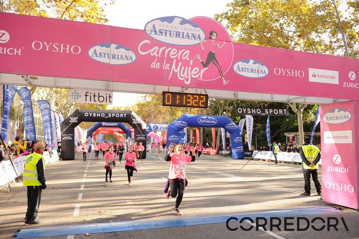 Llegada de la Carrera de la Mujer de Barcelona (ARCO IZQUIERDO 46)