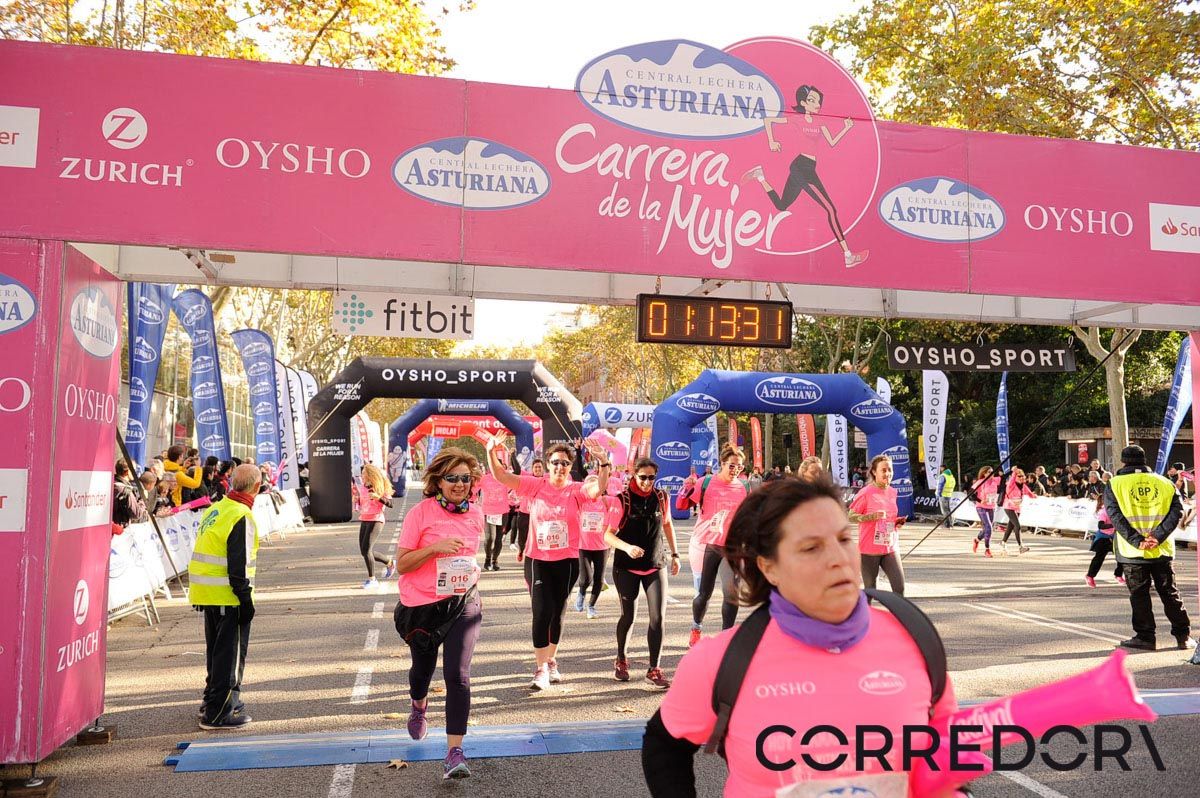 Llegada de la Carrera de la Mujer de Barcelona (ARCO IZQUIERDO 46)