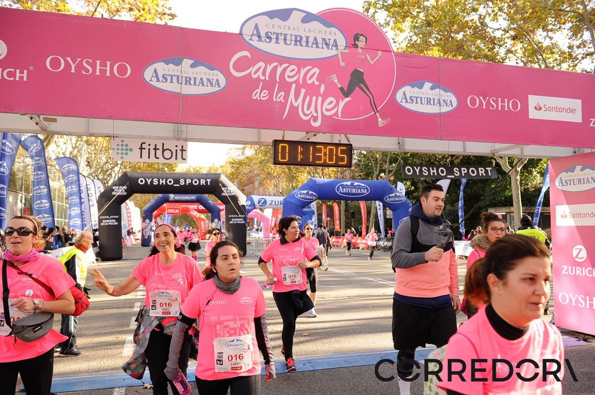 Llegada de la Carrera de la Mujer de Barcelona (ARCO IZQUIERDO 46)