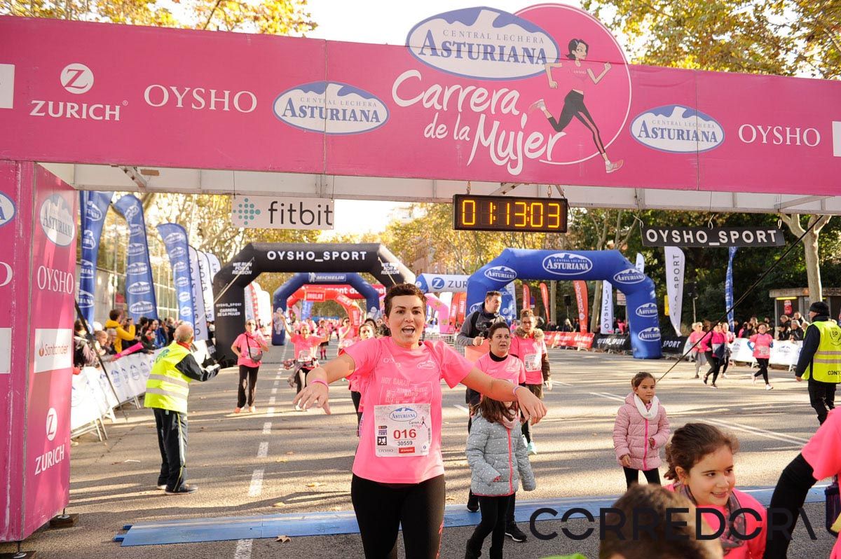 Llegada de la Carrera de la Mujer de Barcelona (ARCO IZQUIERDO 45)