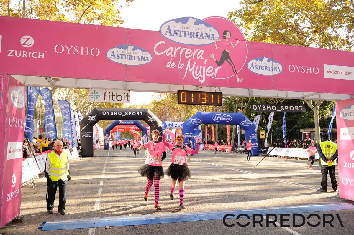 Llegada de la Carrera de la Mujer de Barcelona (ARCO IZQUIERDO 46)