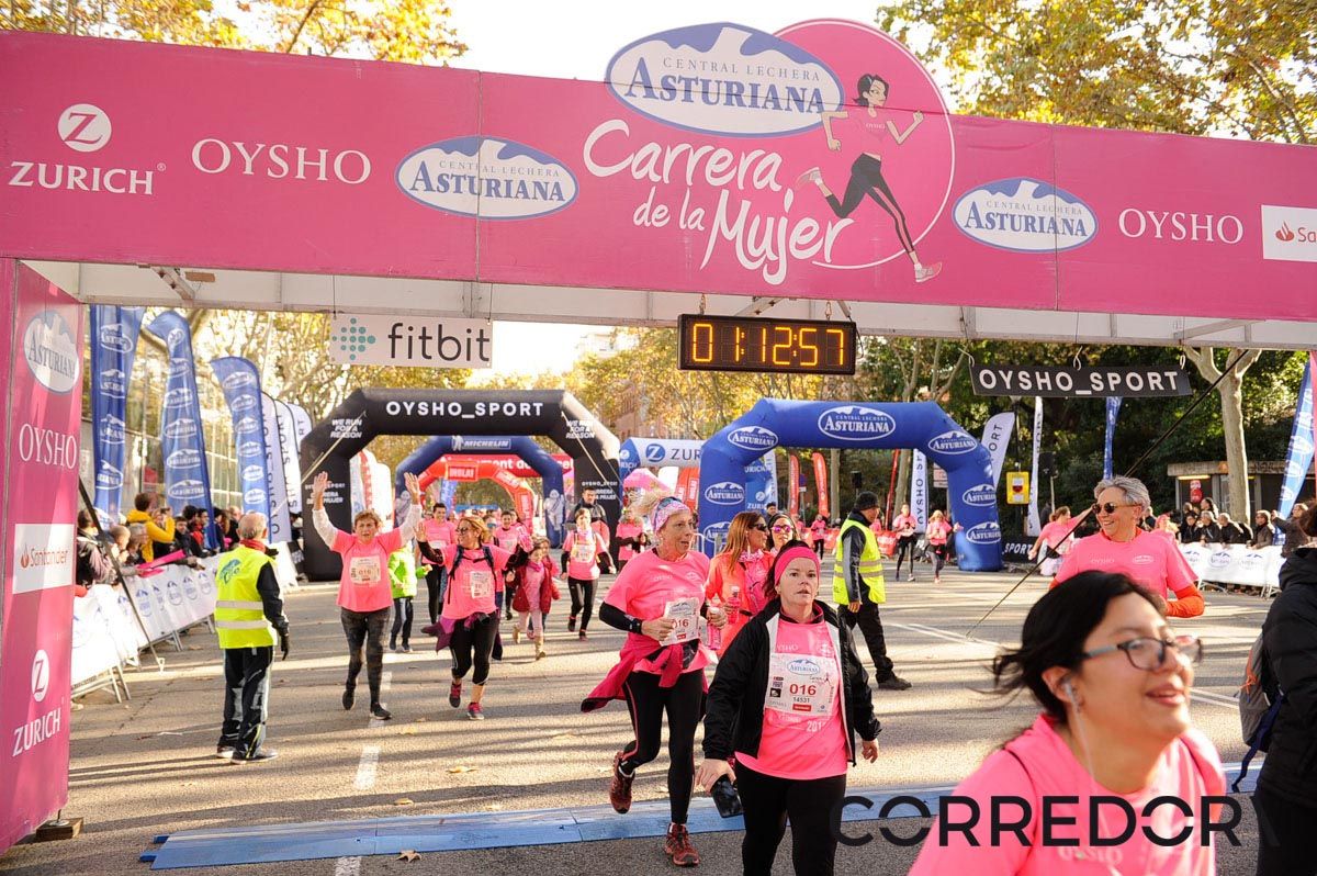 Llegada de la Carrera de la Mujer de Barcelona (ARCO IZQUIERDO 45)
