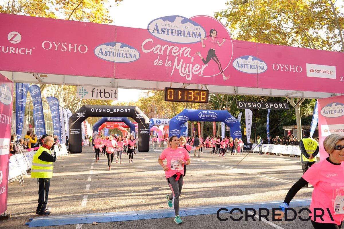 Llegada de la Carrera de la Mujer de Barcelona (ARCO IZQUIERDO 46)
