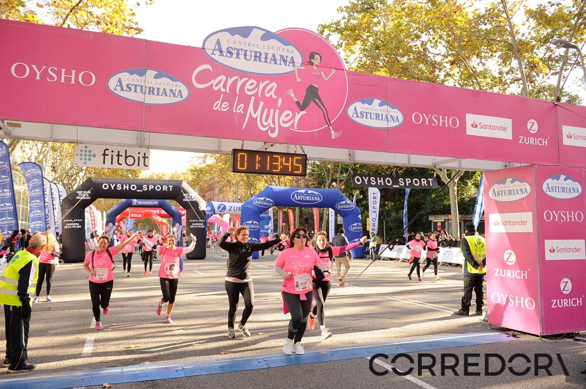 Llegada de la Carrera de la Mujer de Barcelona (ARCO IZQUIERDO 46)
