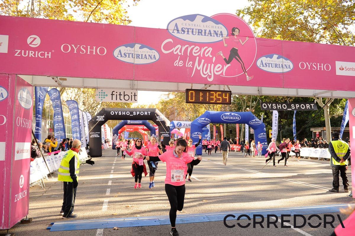 Llegada de la Carrera de la Mujer de Barcelona (ARCO IZQUIERDO 46)