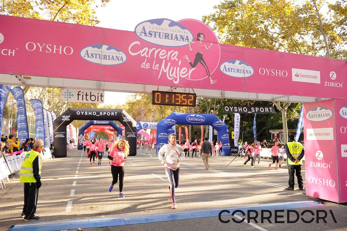 Llegada de la Carrera de la Mujer de Barcelona (ARCO IZQUIERDO 46)