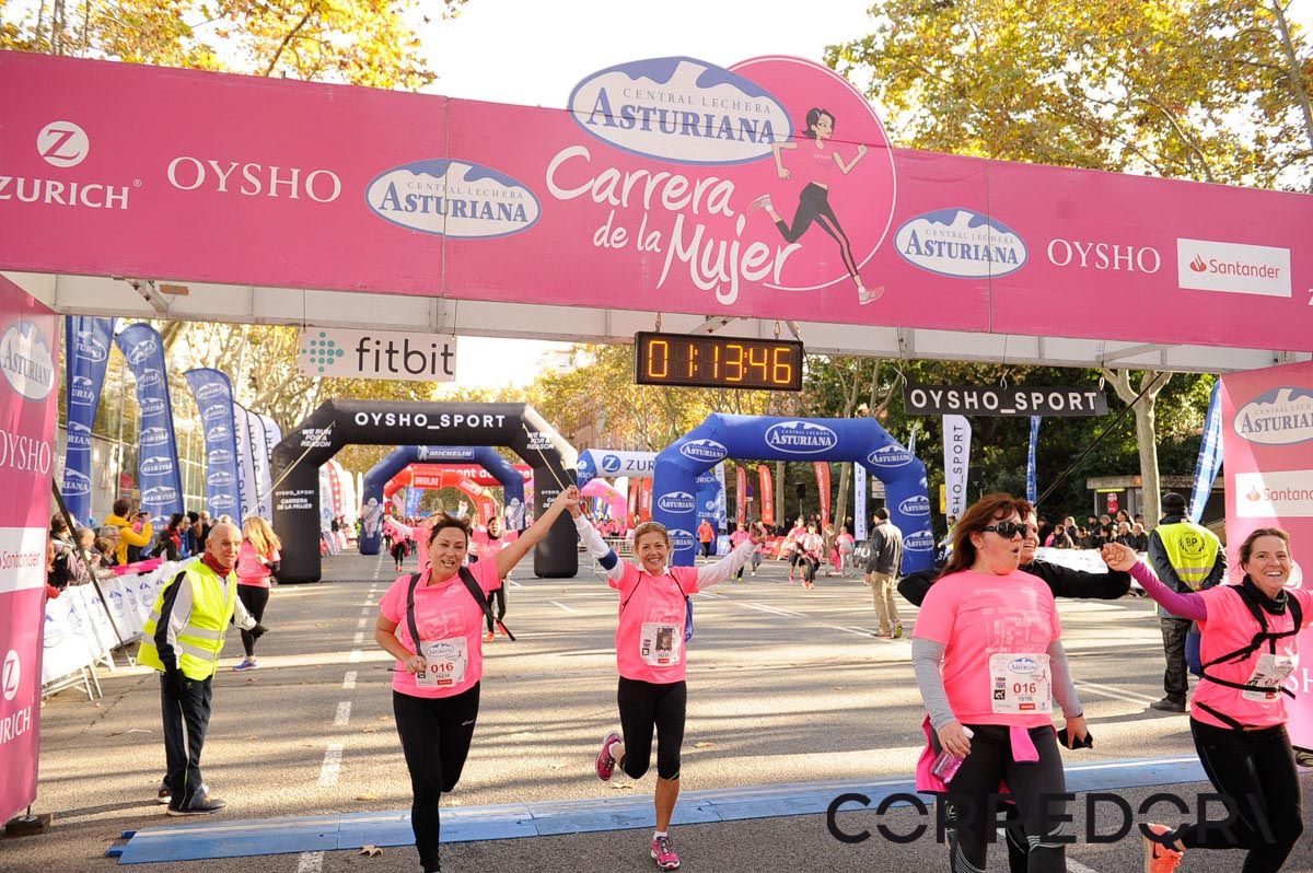 Llegada de la Carrera de la Mujer de Barcelona (ARCO IZQUIERDO 46)