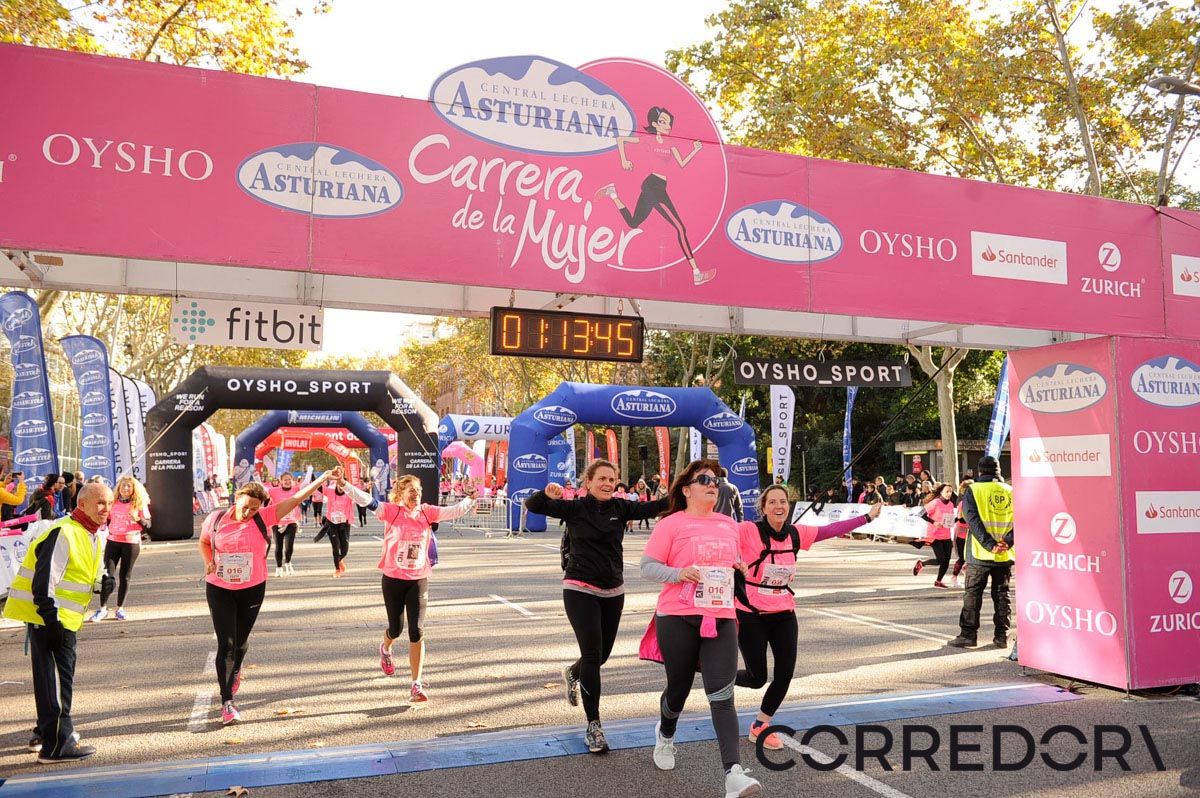 Llegada de la Carrera de la Mujer de Barcelona (ARCO IZQUIERDO 46)