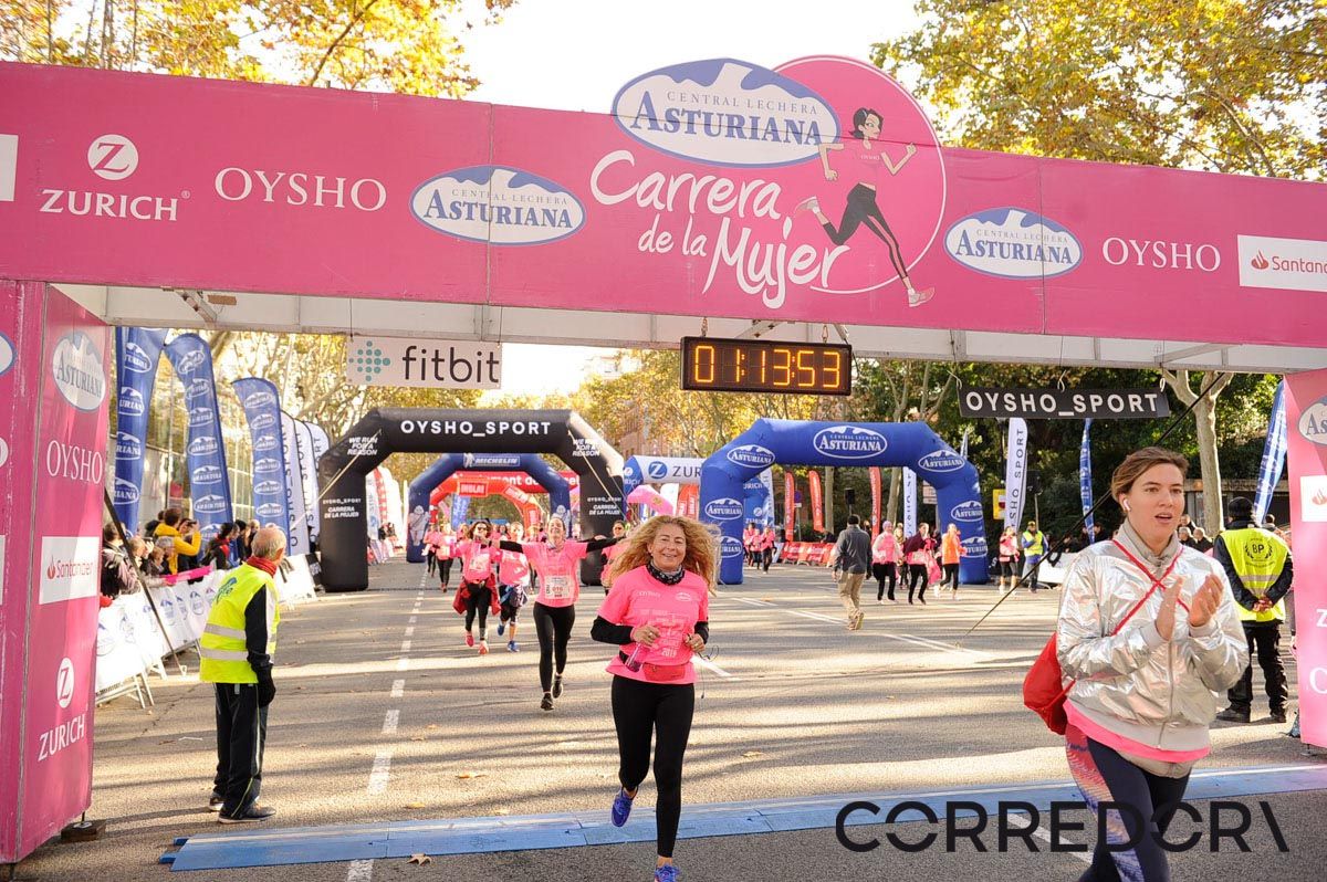 Llegada de la Carrera de la Mujer de Barcelona (ARCO IZQUIERDO 46)