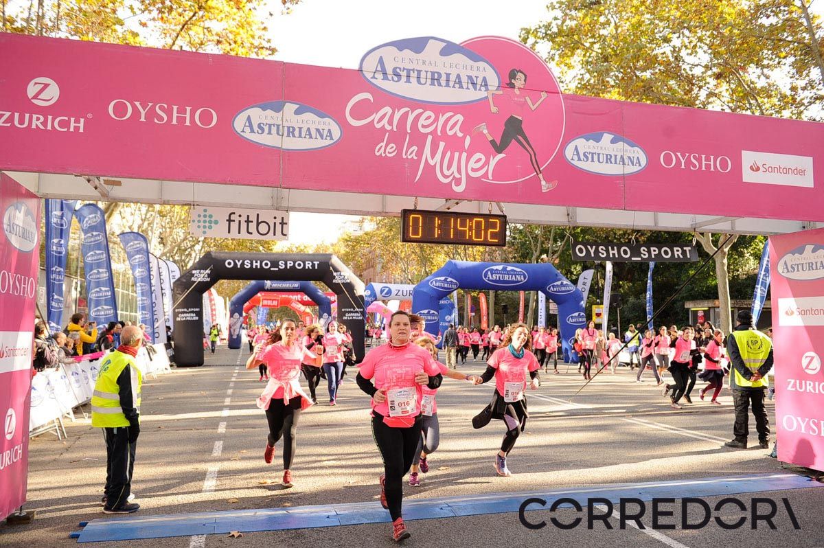 Llegada de la Carrera de la Mujer de Barcelona (ARCO IZQUIERDO 46)