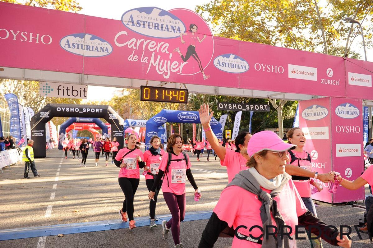 Llegada de la Carrera de la Mujer de Barcelona (ARCO IZQUIERDO 48)