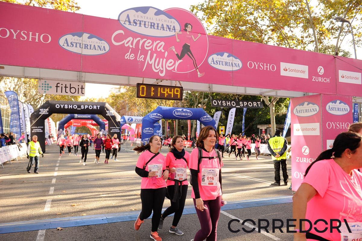 Llegada de la Carrera de la Mujer de Barcelona (ARCO IZQUIERDO 48)