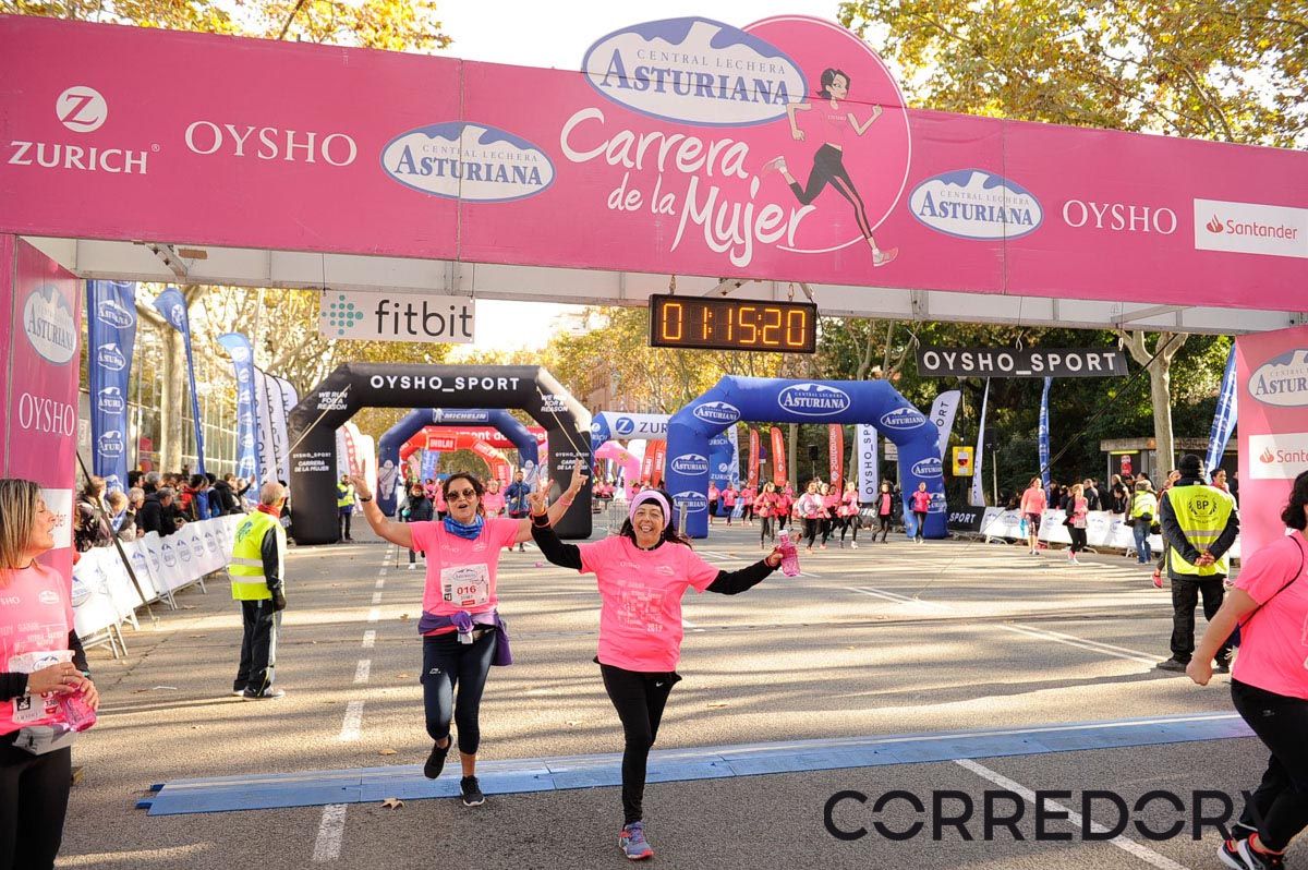 Llegada de la Carrera de la Mujer de Barcelona (ARCO IZQUIERDO 48)