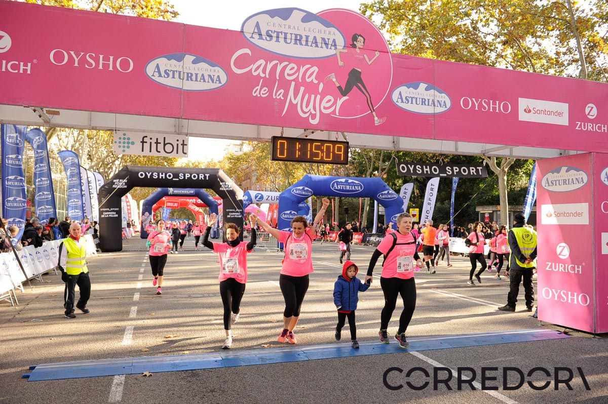 Llegada de la Carrera de la Mujer de Barcelona (ARCO IZQUIERDO 48)