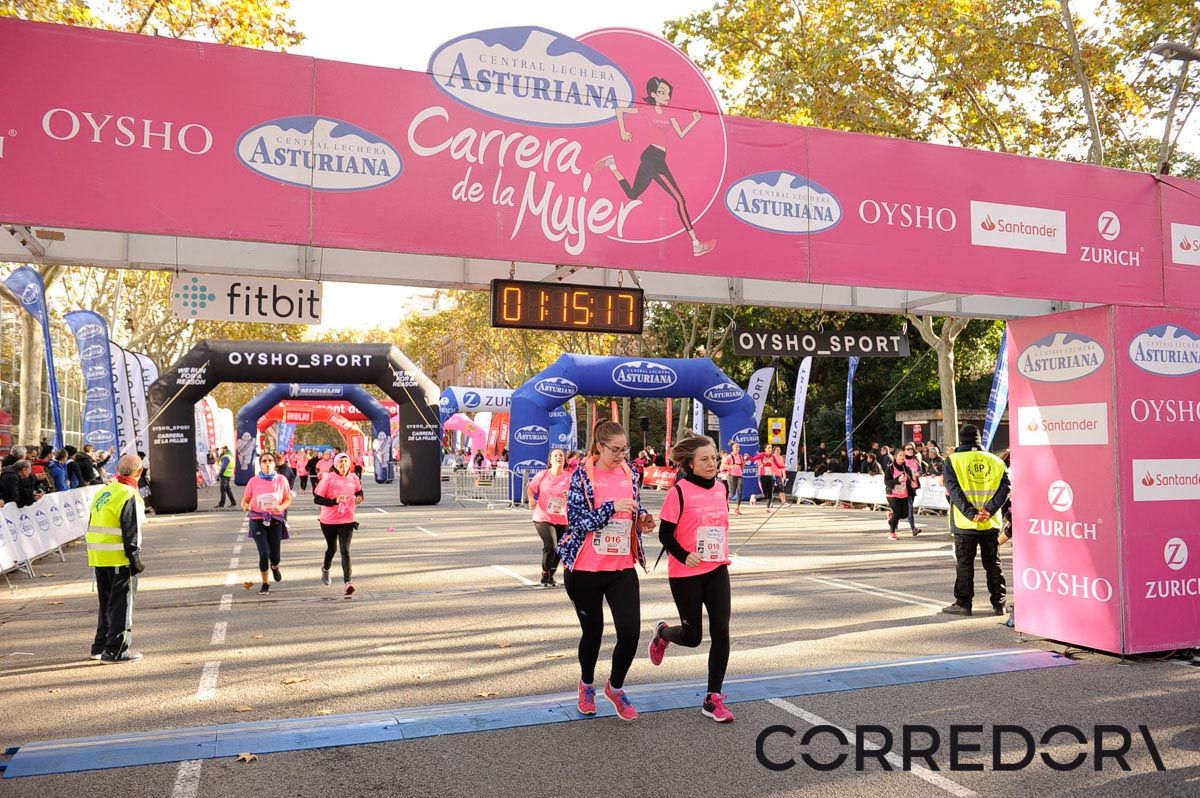 Llegada de la Carrera de la Mujer de Barcelona (ARCO IZQUIERDO 48)