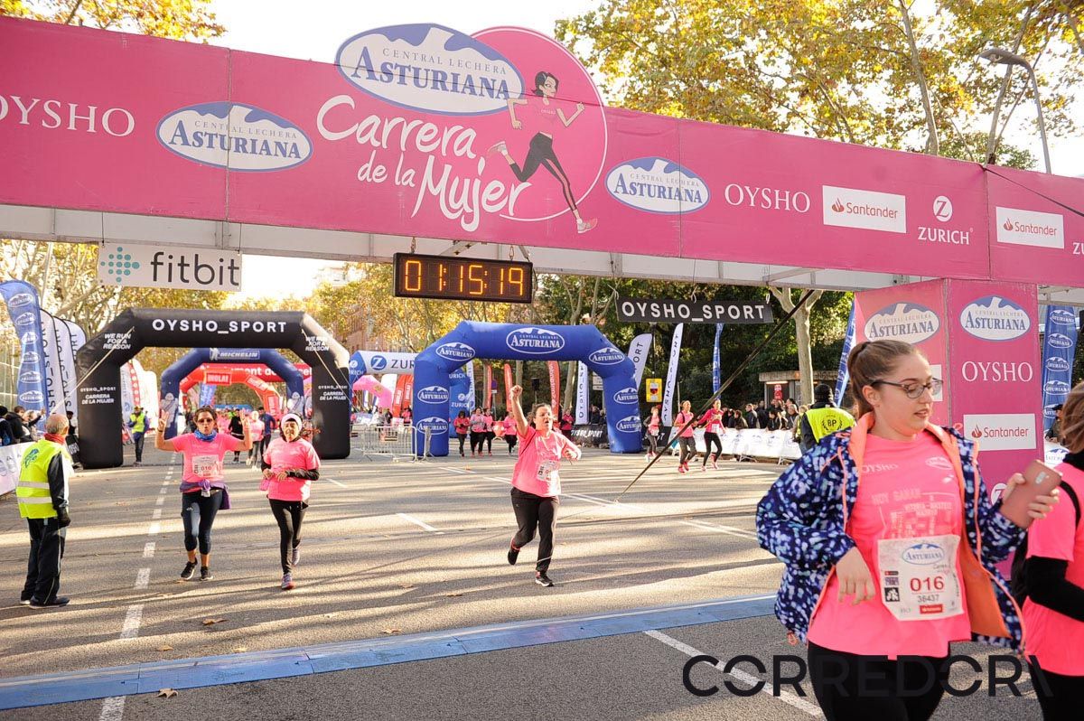 Llegada de la Carrera de la Mujer de Barcelona (ARCO IZQUIERDO 48)