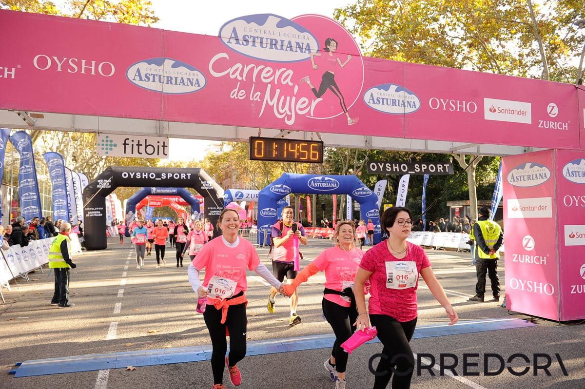 Llegada de la Carrera de la Mujer de Barcelona (ARCO IZQUIERDO 48)