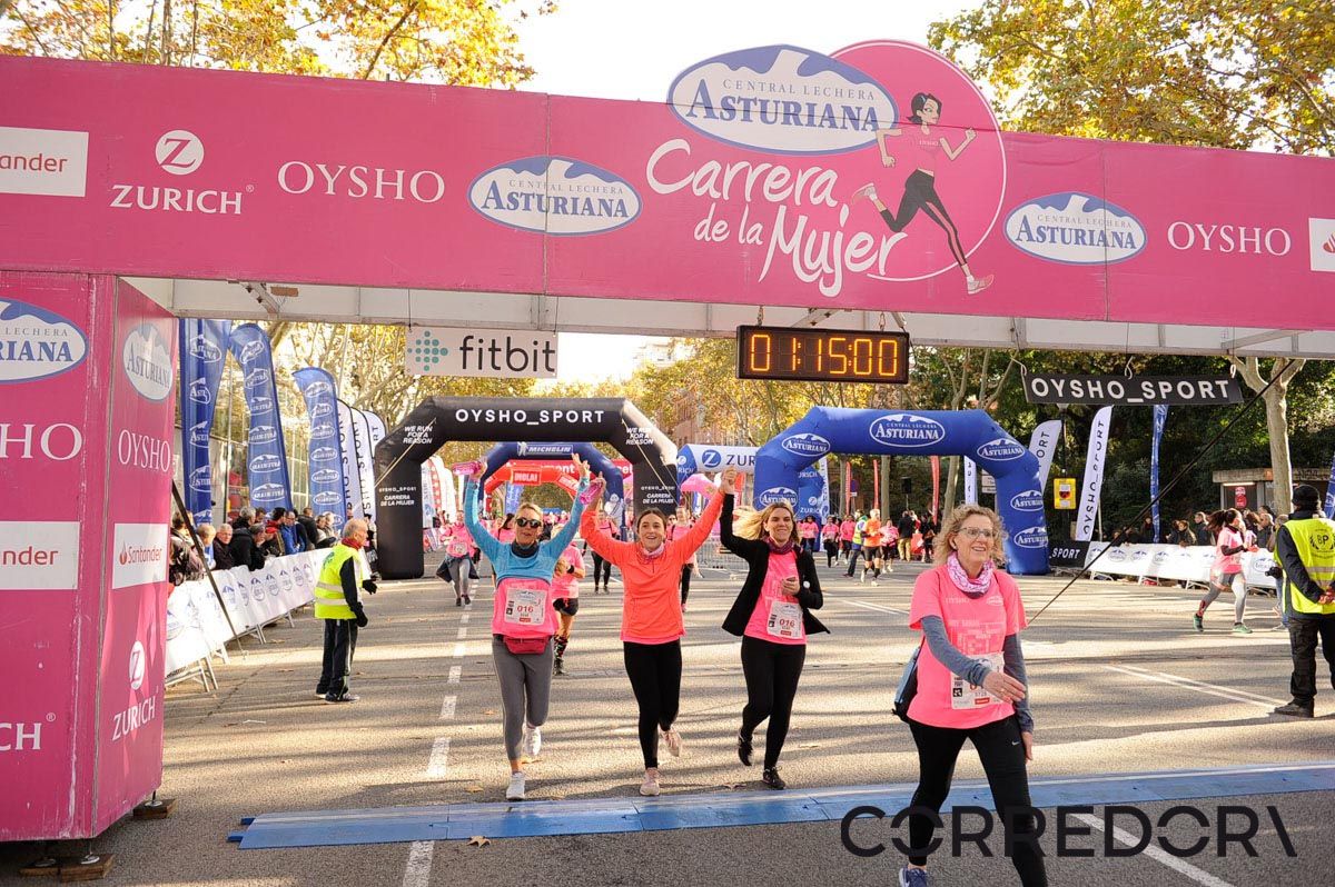 Llegada de la Carrera de la Mujer de Barcelona (ARCO IZQUIERDO 48)