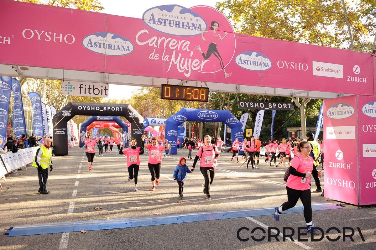 Llegada de la Carrera de la Mujer de Barcelona (ARCO IZQUIERDO 48)