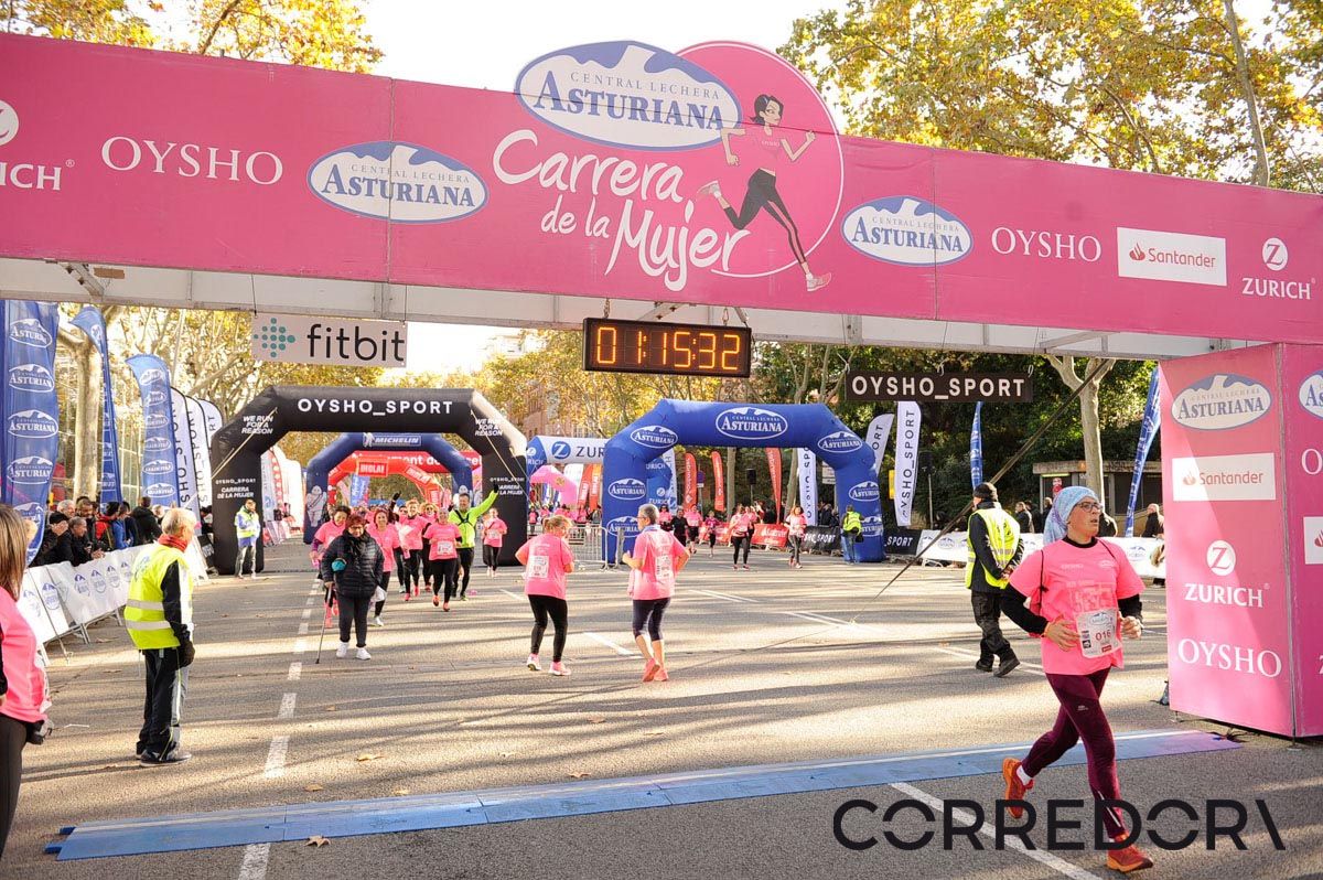 Llegada de la Carrera de la Mujer de Barcelona (ARCO IZQUIERDO 48)