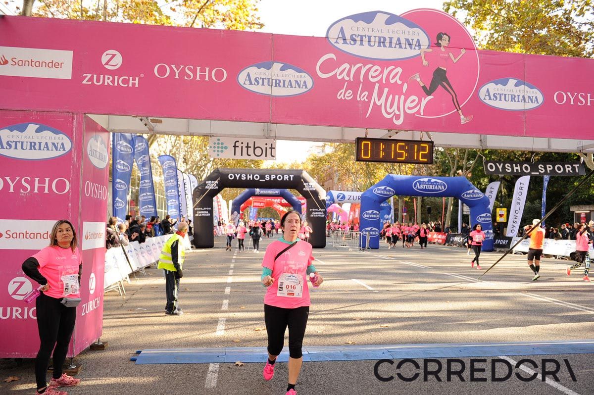 Llegada de la Carrera de la Mujer de Barcelona (ARCO IZQUIERDO 48)