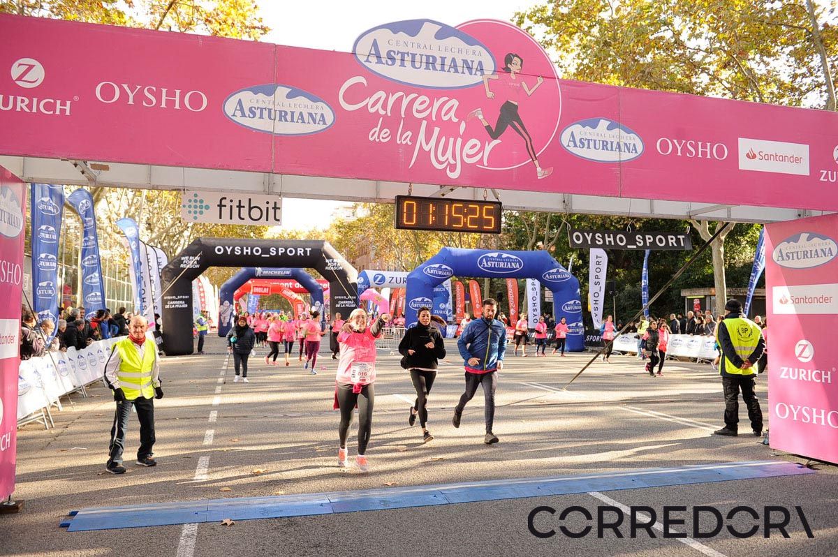 Llegada de la Carrera de la Mujer de Barcelona (ARCO IZQUIERDO 48)