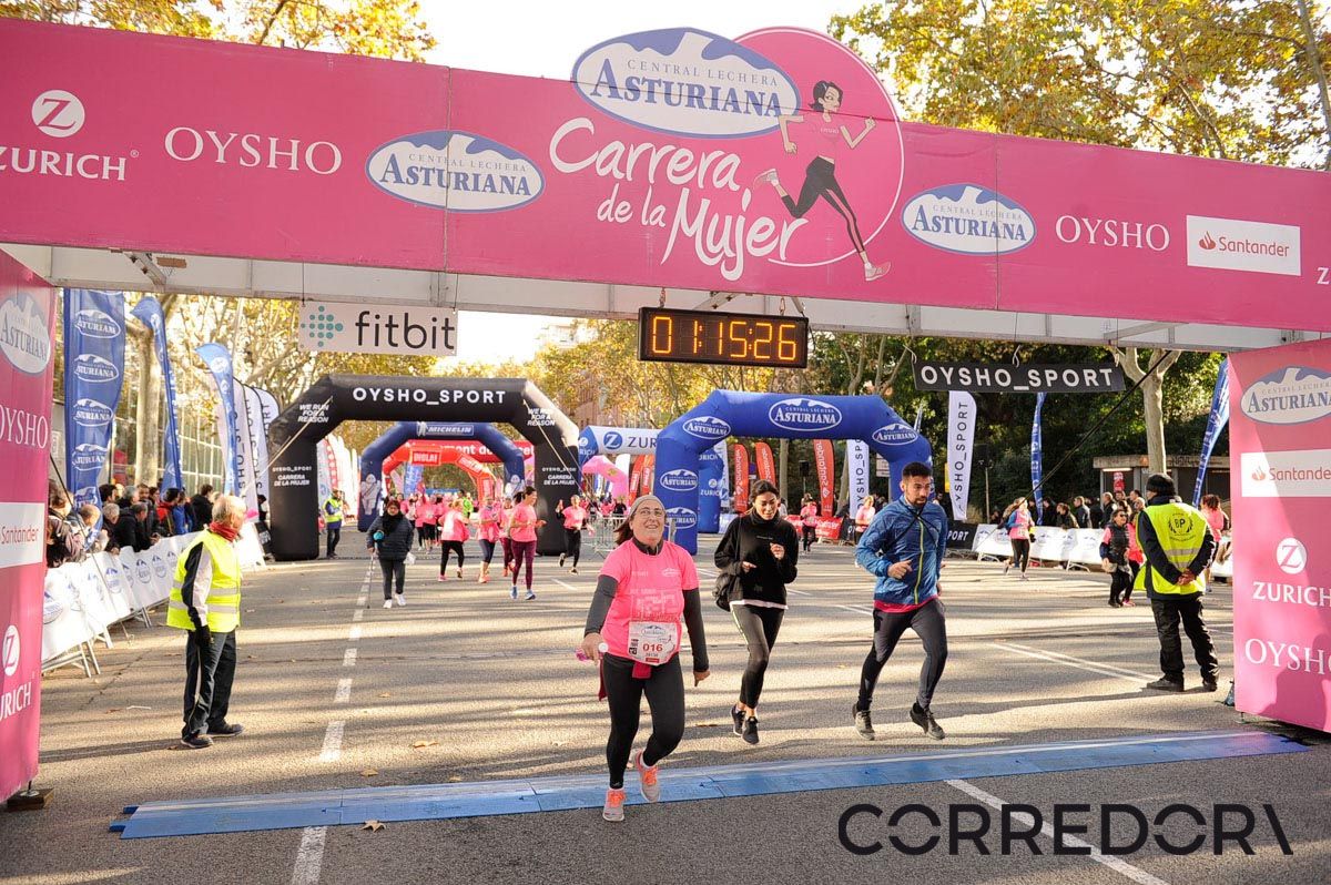 Llegada de la Carrera de la Mujer de Barcelona (ARCO IZQUIERDO 48)
