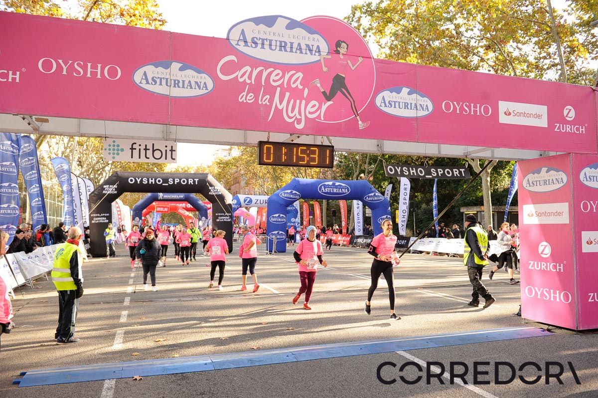 Llegada de la Carrera de la Mujer de Barcelona (ARCO IZQUIERDO 48)