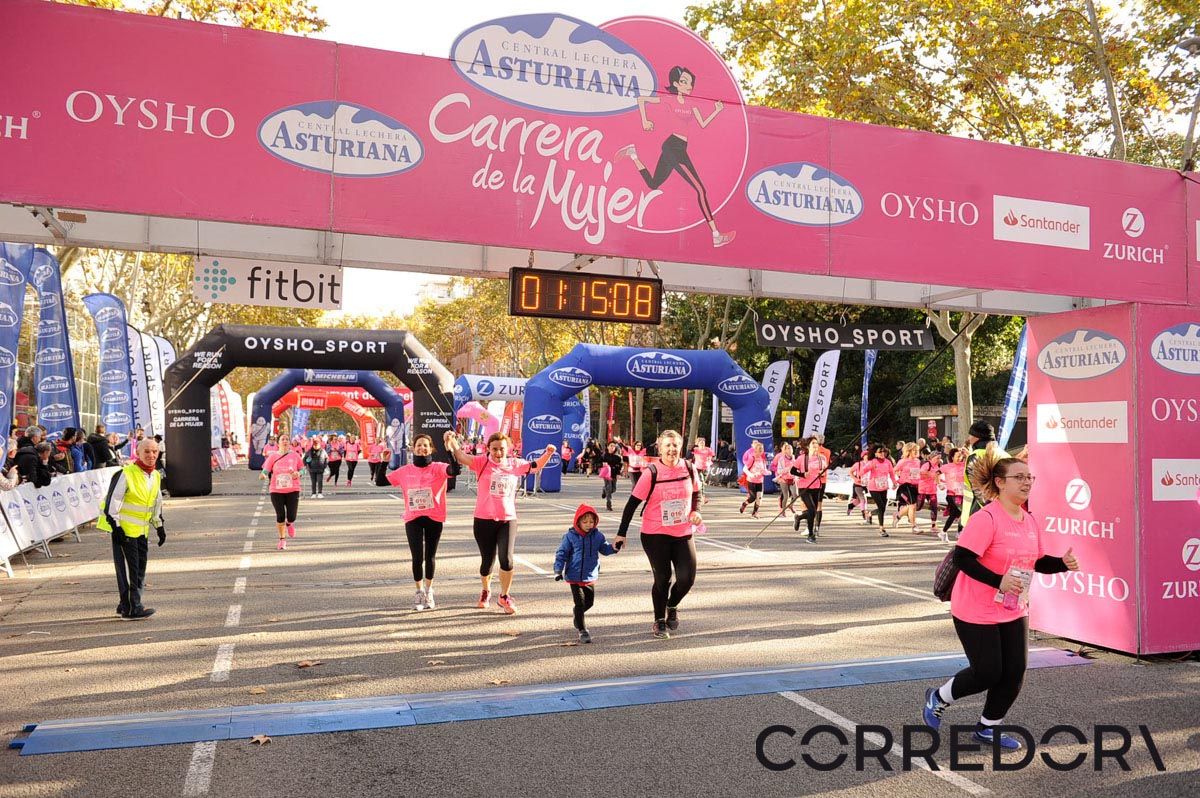 Llegada de la Carrera de la Mujer de Barcelona (ARCO IZQUIERDO 48)