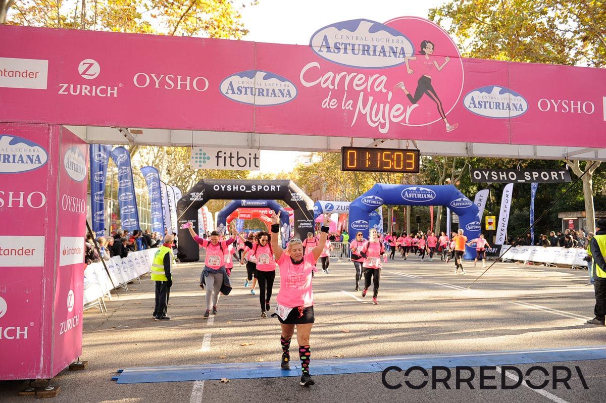 Llegada de la Carrera de la Mujer de Barcelona (ARCO IZQUIERDO 48)